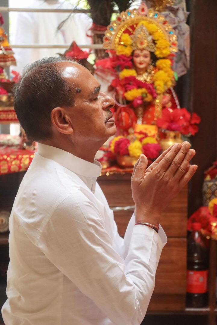 शिवराज सिंह चौहान इस सीट पर पांच बार 1991, 1996, 1998, 1999, 2004 में सांसद का चुनाव जीत चुके हैं. अब छठवीं बार बीजेपी ने शिवराज सिंह चौहान को विदिशा सीट से प्रत्याशी बनाया है, जबकि उनके प्रतिद्वंदी के रूप में कांग्रेस ने पूर्व सांसद भानु प्रताप शर्मा को अपना उम्मीदवार बनाया है.