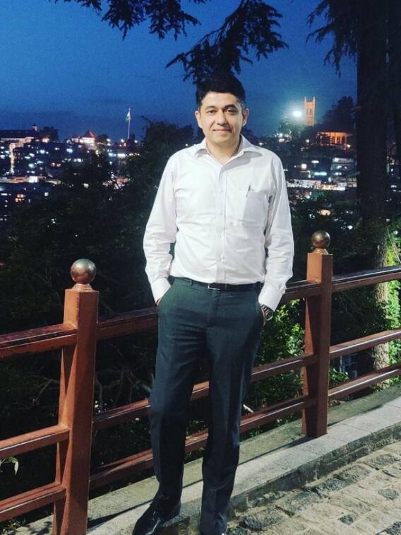 सिर्फ एक रुपये सैलरी लेता है यह IAS