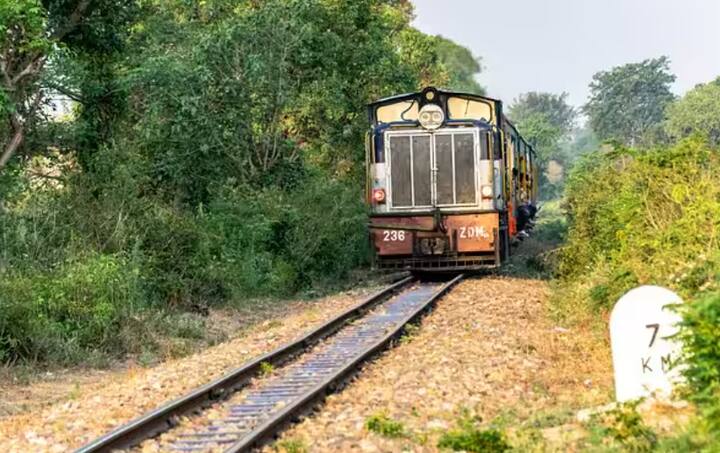 Train Complaint: ਭਾਰਤੀ ਰੇਲਵੇ ਵਲੋਂ ਰੋਜ਼ ਸੈਂਕੜੇ ਰੇਲ ਗੱਡੀਆਂ ਚਲਾਈਆਂ ਜਾਂਦੀਆਂ ਹਨ, ਲੋਕ ਲੰਬੀ ਦੂਰੀ ਦੀ ਯਾਤਰਾ ਕਰਨ ਲਈ ਰੇਲਗੱਡੀ ਰਾਹੀਂ ਸਫ਼ਰ ਕਰਦੇ ਹਨ।