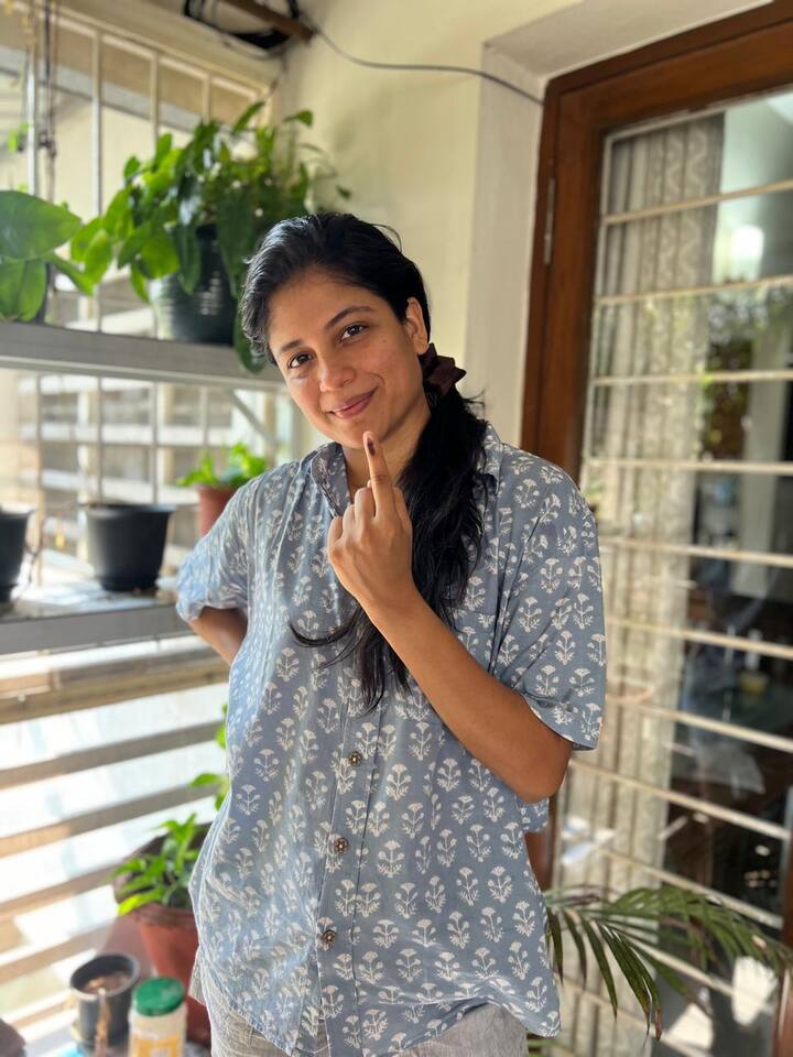 அருவி நடிகை அதிதி பாலன், தனது ஜனநாயக கடமையை ஆற்றினார்.