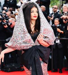 फ्लॉप फिल्मों से शुरू हुआ करियर, फिर ब्लॉकबस्टर की लगा दी झड़ी, बॉलीवुड की ये सबसे खूबसूरत एक्ट्रेस आज करोड़ों दिलों की है मल्लिका