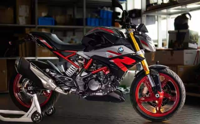 BMW G 310 R ਵਿੱਚ 310 CC, ਸਿੰਗਲ ਸਿਲੰਡਰ, 4 ਸਟ੍ਰੋਕ ਇੰਜਣ ਮਿਲਦਾ ਹੈ ਜੋ 9250 RPM ਉੱਤੇ 34 HP ਦੀ ਪਾਵਰ ਦਿੰਦਾ ਹੈ ਤੇ 7500 rpm  ਉੱਤੇ 28 Nm ਦਾ ਟਾਰਕ ਜਨਰੇਟ ਕਰਦਾ ਹੈ।
