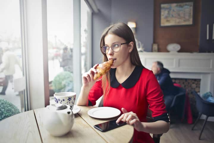 Diabetes: Type 2 diabetes can also be a cause of frequent hunger pangs.  As a result, blood glucose cannot circulate throughout the body and leads to frequent hunger.  So if you always feel very hungry then you should immediately run to the doctor (Photo Credit: Pexel.com) (Photo Credit: Pexel.com)