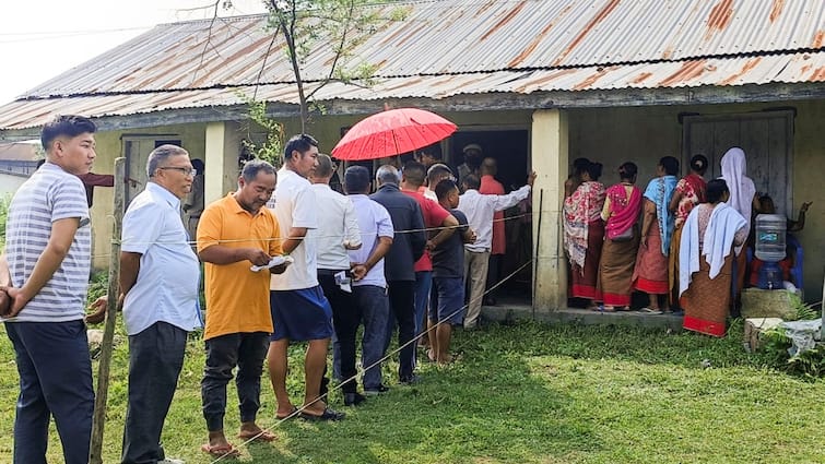 Lok Sabha Election 2024 What happened during the firing in Manipur 1st Phase Voting BLO told about Incident Manipur Polling Booth Firing: पोलिंग बूथ में घुसे और फिर एक एजेंट को...मणिपुर में वोटिंग के बीच क्या हुआ? BLO ने बताया आंखों-देखा हाल