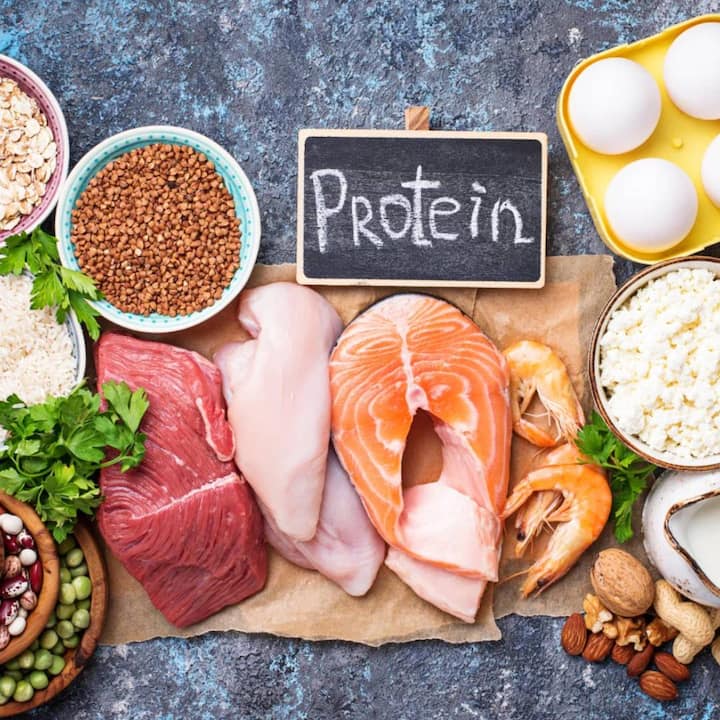 Protein Deficiency : ਪ੍ਰੋਟੀਨ ਸਾਡੇ ਸਰੀਰ ਲਈ ਬਹੁਤ ਜ਼ਰੂਰੀ ਹੈ। ਇਹ ਸਾਡੇ ਸਰੀਰਕ ਵਿਕਾਸ ਲਈ ਜ਼ਰੂਰੀ ਹੈ। ਇਹ ਟਿਸ਼ੂਆਂ, ਮਾਸਪੇਸ਼ੀਆਂ ਅਤੇ ਹਾਰਮੋਨਸ ਬਣਾਉਣ ਲਈ ਬਹੁਤ ਮਹੱਤਵਪੂਰਨ ਹੈ।