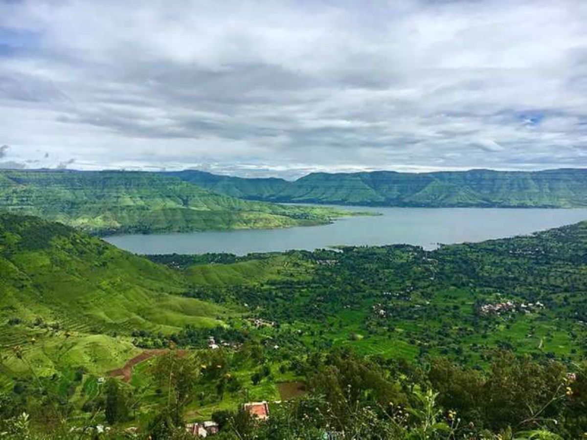 Travel : रोमॅंटिक हनिमून ट्रीपसाठी परदेशात जाताय? महाराष्ट्रातील 'ही' 6 ठिकाणं परदेशापेक्षा कमी नाहीत! एकदा पाहाच..