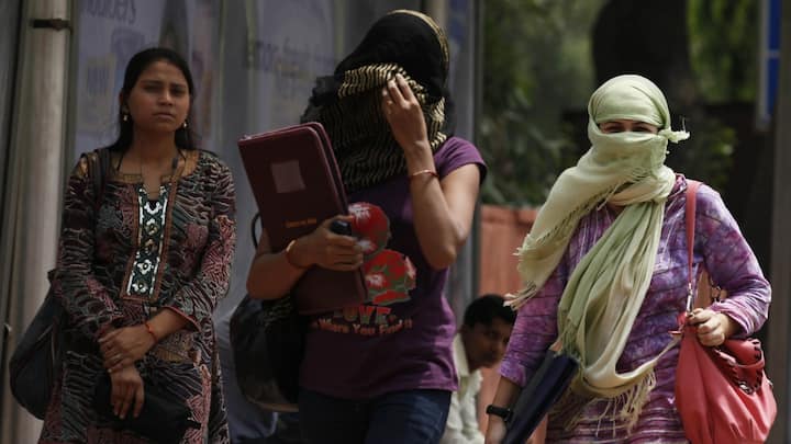 मौसम विभाग ने बताया कि सौराष्ट्र-कच्छ में 19 अप्रैल को अलग-अलग स्थानों पर उष्ण लहर की स्थिति होने की संभावना है. इसके अलावा झारखंड में 22 अप्रैल तक हीटवेव चल सकती है.