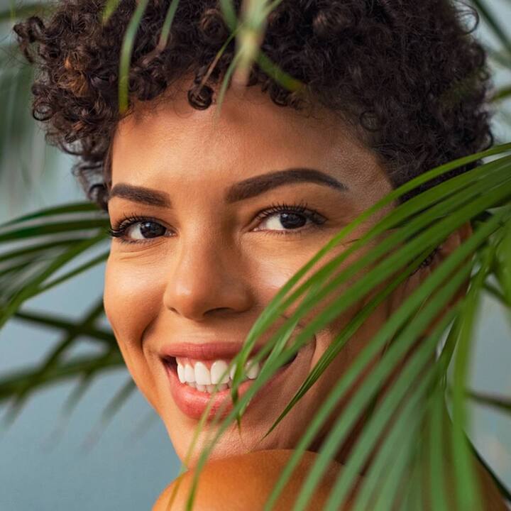 ਪ੍ਰੋਟੀਨ ਦੀ ਕਮੀ ਦਾ ਸਿੱਧਾ ਅਸਰ ਸਾਡੀ ਚਮੜੀ ਅਤੇ ਵਾਲਾਂ 'ਤੇ ਪੈਂਦਾ ਹੈ। ਪ੍ਰੋਟੀਨ ਦੀ ਕਮੀ ਦੇ ਕਾਰਨ ਕਈ ਸਮੱਸਿਆਵਾਂ ਹੋ ਸਕਦੀਆਂ ਹਨ ਜਿਵੇਂ ਕਿ ਝੁਰੜੀਆਂ, ਝੁਰੜੀਆਂ, ਫਾਈਨ ਲਾਈਨਜ਼ ਅਤੇ ਵਾਲ ਝੜਨਾ।