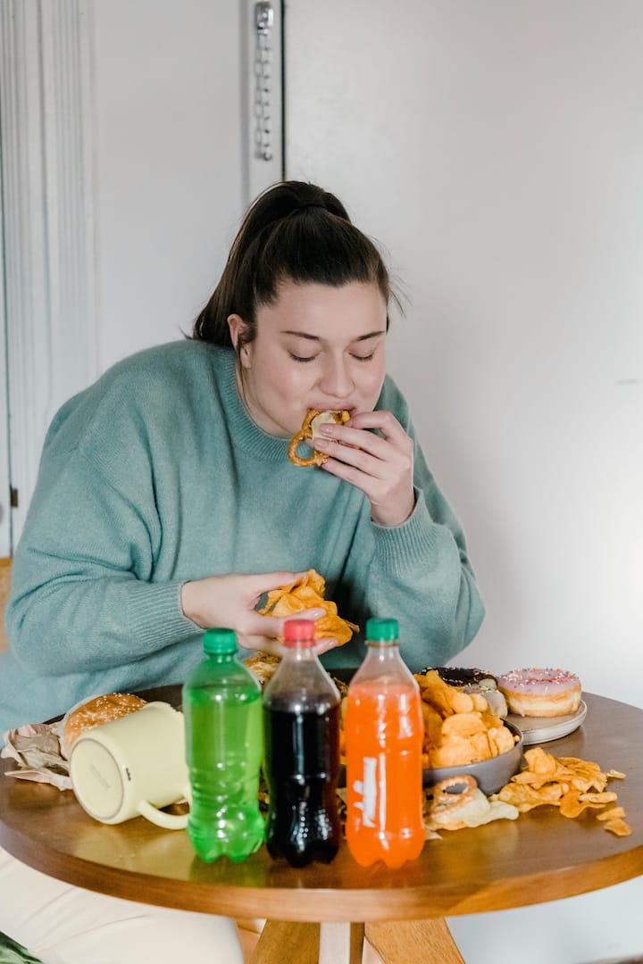 If you do not get enough sleep, you feel hungry again and again.  When this happens, your habits should improve.  Sleeping and waking up time should be kept the same.  Frequent changes in this should be avoided.  (Photo credit: Pexel.com)