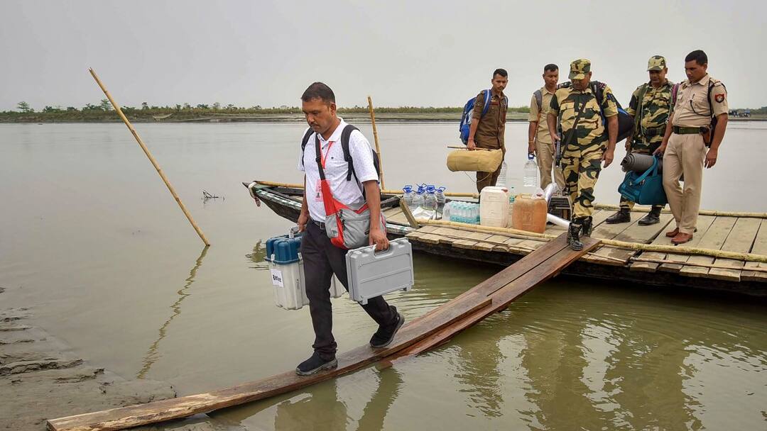 EVM Sinks Assam River Lakhimpur constituency Lok Sabha Seats Lok Sabha Election 2024 Assam: SUV Carrying EVM Sinks In Assam's Lakhimpur, Polling Officers And Driver Safe