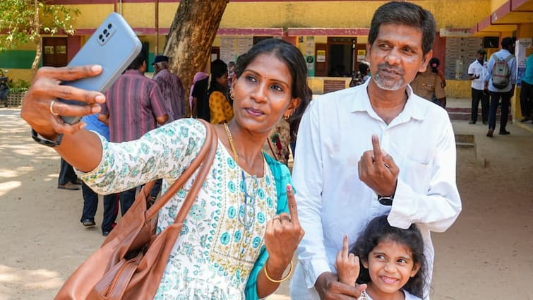 Tamil Nadu Chennai Voter Turnout Election Commission Lok Sabha Polls 2024: TN 63.20% Voter Turnout 5 PM, Chennai Records Lowest Participation Lok Sabha Polls 2024: Tamil Nadu Sees 63.20% Voter Turnout By 5 PM, Chennai Records Lowest Participation