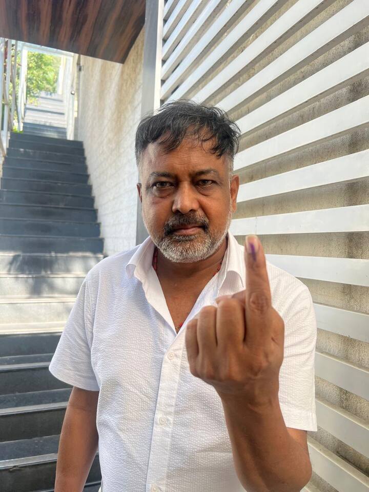 தமிழ் சினிமா இயக்குநர் லிங்குசாமி, காலையிலே வாக்களித்துவிட்டார்