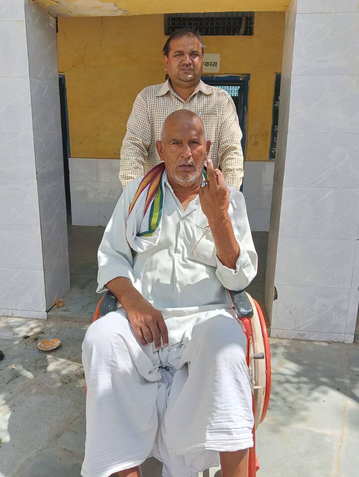 भरतपुर एवं डीग जिले में किसी भी मतदान केन्द्र पर अप्रिय घटना का समाचार नहीं मिला, सभी जगह मतदाताओं ने स्वतंत्र एवं निर्भीक होकर मतदान किया है.