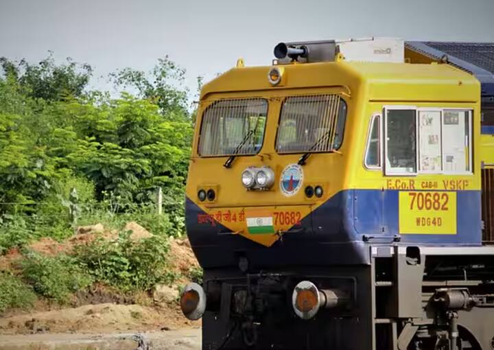 ਕਈ ਵਾਰ ਦੇਖਿਆ ਗਿਆ ਹੈ ਕਿ ਰੇਲ ਦੇ ਬਾਥਰੂਮ ਬਹੁਤ ਗੰਦੇ ਹੁੰਦੇ ਹਨ, ਜਿਸ ਕਾਰਨ ਲੋਕਾਂ ਨੂੰ ਇਨ੍ਹਾਂ ਦੀ ਵਰਤੋਂ ਕਰਨ 'ਚ ਕਾਫੀ ਦਿੱਕਤ ਹੁੰਦੀ ਹੈ।