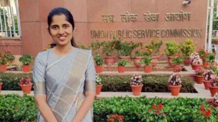 जबकि तीसरे नंबर आई दोनरू अनन्या रेड्डी ने 1065 अंक हासिल किए हैं. रेड्डी ने मेंस में 875 नंबर और इंटरव्यू में 190 नंबर हासिल किए हैं.