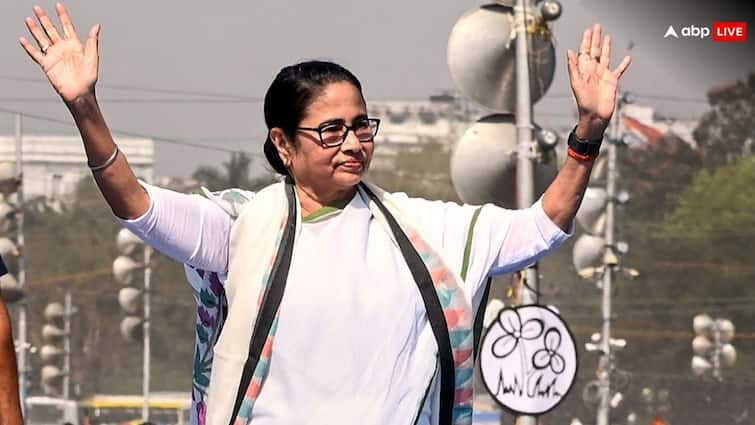 Lok Sabha Elections 2024 TMC Mamata Banerjee West Bengal Murshidabad India Alliance Congress Adhir Ranjan Chowdhury CPM Lok Sabha Elections 2024: I.N.D.I.A. गठबंधन दिल्ली में है, बंगाल में नहीं- मतदान के बीच ममता बनर्जी ने किया साफ