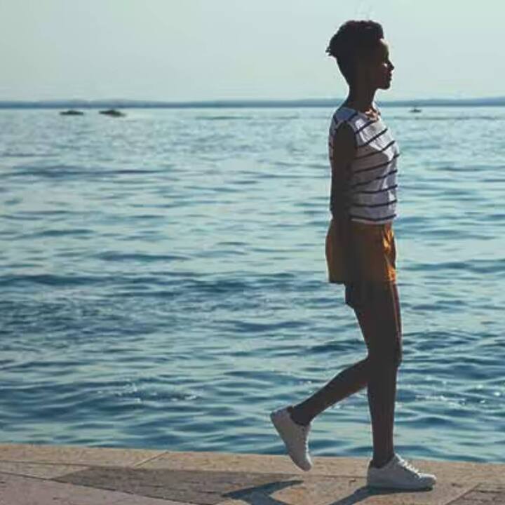 ਬਹੁਤ ਘੱਟ ਲੋਕ Backward Walking ਬਾਰੇ ਜਾਣਦੇ ਹਨ। ਇਹ ਸਿਹਤ ਲਈ ਬਹੁਤ ਫਾਇਦੇਮੰਦ ਹੁੰਦਾ ਹੈ। ਰੋਜ਼ਾਨਾ ਅਜਿਹਾ ਕਰਨ ਨਾਲ ਸਿਹਤ ਸੰਬੰਧੀ ਕਈ ਸਮੱਸਿਆਵਾਂ ਤੋਂ ਛੁਟਕਾਰਾ ਮਿਲਦਾ ਹੈ। ਜੇਕਰ ਤੁਸੀਂ ਵੀ ਉਨ੍ਹਾਂ ਲੋਕਾਂ 'ਚੋਂ ਇੱਕ ਹੋ, ਜਿਨ੍ਹਾਂ ਨੇ ਪਹਿਲਾਂ ਕਦੇ Backward Walking ਬਾਰੇ ਨਹੀਂ ਸੁਣਿਆ ਹੋਵੇਗਾ ਅਤੇ ਇਸ ਦੇ ਫਾਇਦਿਆਂ ਤੋਂ ਅਣਜਾਣ ਹੋ, ਤਾਂ ਜਾਣੋ ਇਸ ਦੇ ਕੁਝ ਹੈਰਾਨੀਜਨਕ ਫਾਇਦੇ-