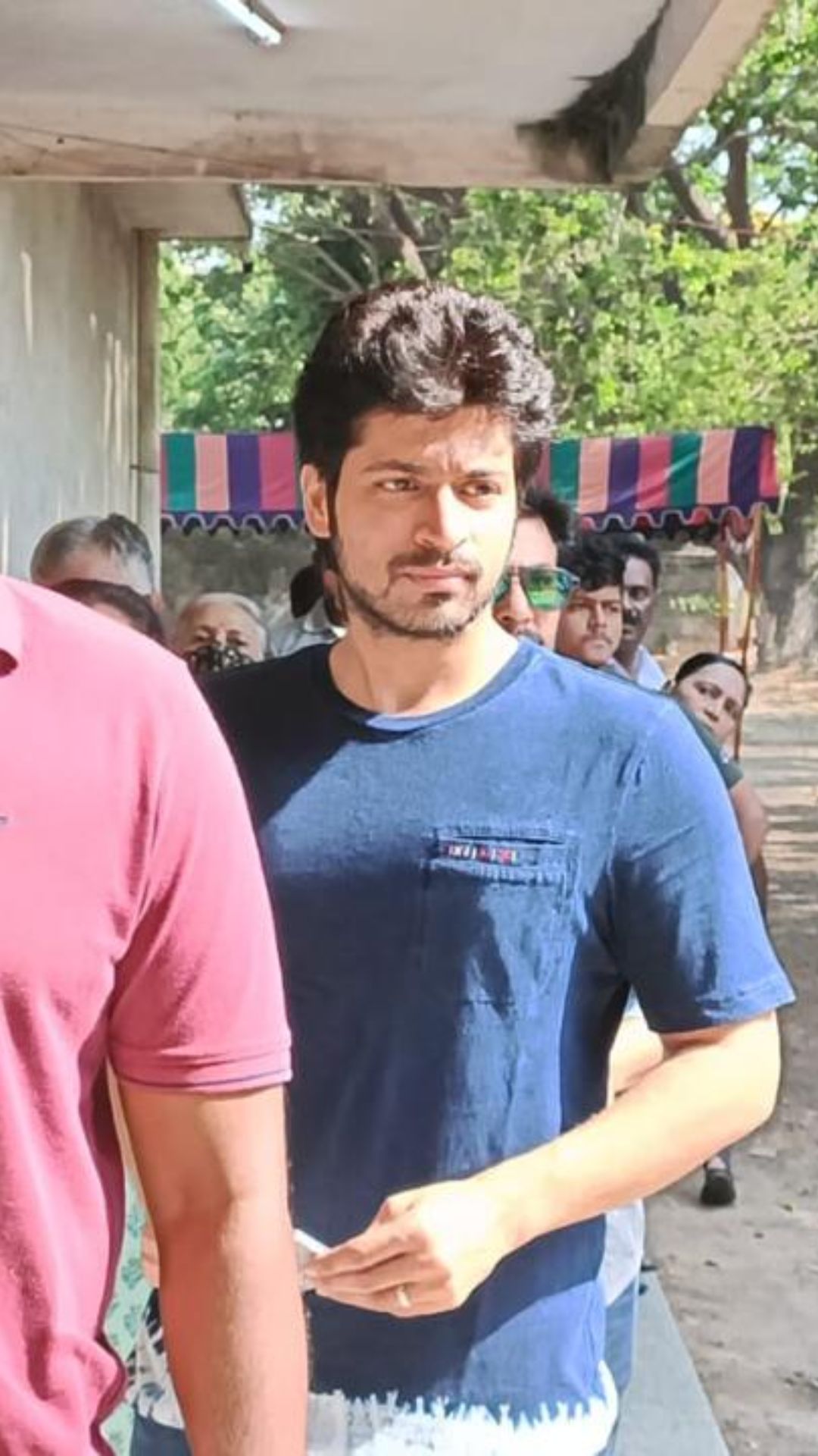 கோலிவுட்டின் சாக்லேட் பாய், ஹரிஷ் கல்யாண் வரிசையில் நின்று தன் கடமையை ஆற்றினார்