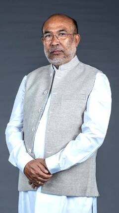 Lok Sabha Election: बीरेन सिंह ने मतदान केंद्र पर अपना वोट डाला | ABP Shorts