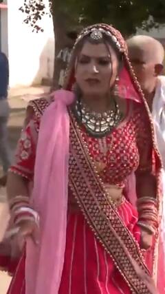 Lok Sabha Election: शादी के मंडप से सीधे मतदान केंद्र पहुंची महिला | ABP Shorts