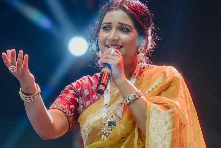 நடிகர் விஜய் சேதுபதி - லட்சுமி மேனன் நடிப்பில் வெளியான 'றெக்க' படத்தில் இடம்பெற்ற கண்ண காட்டு போதும்...