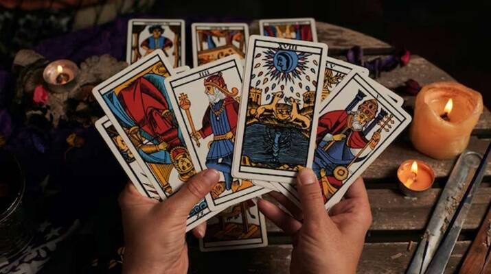 Tarot Card Reading, 19 April 2024 : શુક્રવાર, 19 એપ્રિલે શુક્ર, બુધ અને રાહુનો ત્રિવિધ સંયોગ મીન રાશિમાં બનવા જઈ રહ્યો છે. આવી સ્થિતિમાં ટેરોટ શું કાર્ડ્સ જણાવે છે. જાણીએ તુલાથી મીનનું રાશિફળ