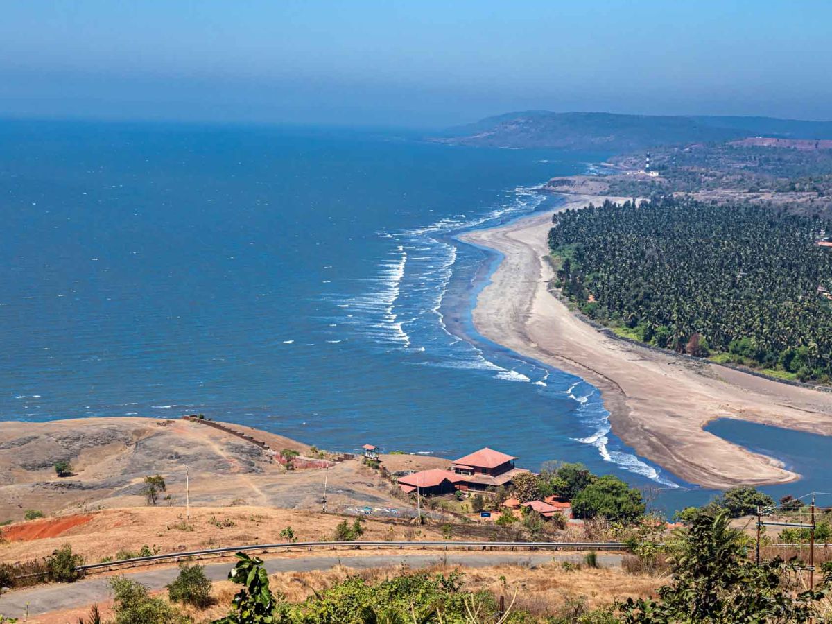 Travel : निळाशार समुद्र, आकर्षक दृश्य, निसर्गसौंदर्य..! महाराष्ट्रातील 'अशी' ठिकाणं, बघताच क्षणी प्रेमात पडाल, फोटोग्राफीची आवड होईल पूर्ण