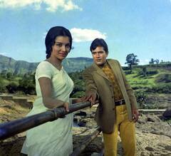 '12th फेल' से लेकर 'कटी पतंग' तक, इन फिल्मों ने सिनेमाघरों पर मनाई सिल्वर जुबली, आज भी लोगों की फेवरेट लिस्ट में हैं शामिल