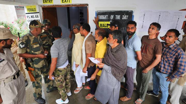 Lok Sabha Elections 2024 Voting Phase 1 10 Percent Voter TurnoutIn Udhampur Jammu and Kashmir Rainfall Voters Brave Inclement Weather In J&K's Udhampur With Over 10% Turnout In First 2 Hours Of LS Phase 1 Voting