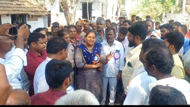 Tamil Nadu Lok Sabha Election 2024 Dharmapuri Palacode Villagers Cast Their Votes After Four Hours of Talks TNN Election 2024 Tamilnadu: 4 மணி நேரத்திற்கு பின் வாக்களித்த கிராம மக்கள் - பாலக்கோடு அருகே நடந்தது என்ன?