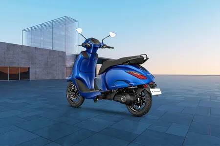 ਕੀਮਤ 1 ਲੱਖ ਰੁਪਏ ਤੋਂ ਘੱਟ ਨਵੇਂ ਚੇਤਕ ਵੇਰੀਐਂਟ ਦੇ ਐਂਟਰੀ-ਲੈਵਲ ਵਰਜ਼ਨ ਹੋਣ ਦੀ ਉਮੀਦ ਹੈ ਅਤੇ ਇਸਦੀ ਕੀਮਤ ਲਗਭਗ 1 ਲੱਖ ਰੁਪਏ (ਐਕਸ-ਸ਼ੋਰੂਮ) ਹੋ ਸਕਦੀ ਹੈ, ਜਿਸ ਨਾਲ ਇਹ ਅਰਬਨ ਵੇਰੀਐਂਟ ਨਾਲੋਂ ਜ਼ਿਆਦਾ ਕਿਫਾਇਤੀ ਹੈ। ਬਜਾਜ ਚੇਤਕ ਦੀ ਕੀਮਤ ਇਸ ਵੇਲੇ ₹1.23 ਲੱਖ ਦੇ ਵਿਚਕਾਰ ਹੈ, ਜੋ ₹1.47 ਲੱਖ (ਐਕਸ-ਸ਼ੋਰੂਮ, ਦਿੱਲੀ) ਤੱਕ ਜਾ ਰਹੀ ਹੈ।