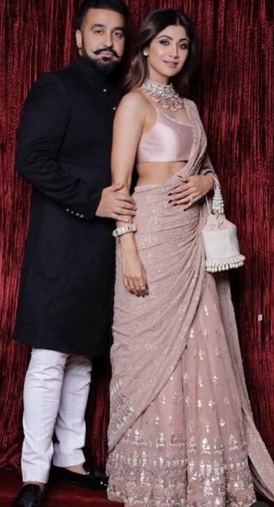 शिल्पा शेट्टी से साल 2009 में शादी के बाद राज कुंद्रा भी फेमस हो गए थे. राज ने शिल्पा से दूसरी शादी की थी. वहीं एक्ट्रेस संग सात फेरे लेने से पहले ही राज के पास अकूत संपत्ति थी