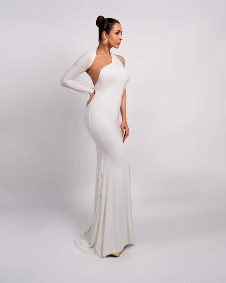 यावेळी अरहानने सांगितलं की, 'तु तुझ्या कामाच्या बाबतीत फार एकाग्र आहे. तुला तुझ्या कामापुढे काहीच दिसत नाही. त्यामुळे तू स्वत: कडे लक्ष द्यायला हवंस. थोडा तुझ्यासाठी वेळ काढायला हवा.' या मुलाखतीमध्ये मलायकाने अरहानसमोर अनेक मुद्द्यांवर तिची अगदी परखड मतं मांडली आहे.