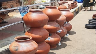 ஜில்லுன்னு ஒரு டம்ளர் மண்பானை தண்ணீர் குடிக்க பைப் வைத்த பானையை வாங்குவோமா!!!
