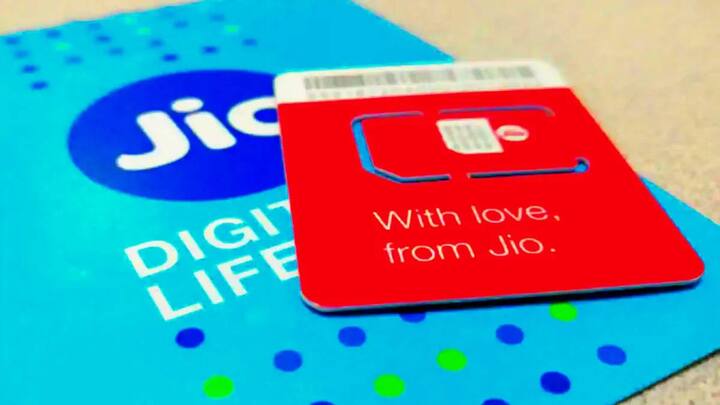 Jio Postpaid Plans: Jio ਵੱਲੋਂ ਆਪਣੇ ਪਲਾਨ ਵਿੱਚ ਸਮੇਂ-ਸਮੇਂ 'ਤੇ ਬਦਲਾਅ ਕੀਤਾ ਜਾਂਦਾ ਹੈ। ਇਹੀ ਕਾਰਨ ਹੈ ਕਿ ਸਮੇਂ-ਸਮੇਂ 'ਤੇ ਕੰਪਨੀ ਪਲਾਨ ਅਪਡੇਟ ਕਰਦੀ ਹੈ ਅਤੇ ਲਾਭ ਜੋੜਦੀ ਹੈ। ਅੱਜ ਅਸੀਂ ਤੁਹਾਨੂੰ ਕੰਪਨੀ ਦੇ ਕੁਝ ਪੋਸਟਪੇਡ ਪਲਾਨ ਬਾਰੇ ਦੱਸਾਂਗੇ ਜੋ ਤੁਹਾਨੂੰ ਨੈੱਟਫਲਿਕਸ ਦੀ ਮੁਫਤ ਸਬਸਕ੍ਰਿਪਸ਼ਨ ਦੀ ਪੇਸ਼ਕਸ਼ ਕਰਦੇ ਹਨ। ਇਸਦਾ ਮਤਲਬ ਹੈ ਕਿ ਤੁਹਾਨੂੰ ਵੱਖਰੇ ਤੌਰ 'ਤੇ Netflix ਸਬਸਕ੍ਰਿਪਸ਼ਨ ਖਰੀਦਣ ਦੀ ਲੋੜ ਨਹੀਂ ਹੈ। ਤੁਸੀਂ ਇਹਨਾਂ ਦੀ ਮਦਦ ਨਾਲ ਹੀ ਲਾਭ ਲੈ ਸਕਦੇ ਹੋ-