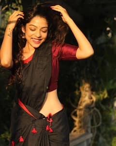 Varsha Bollamma: చీరలో వర్ష బొల్లమ్మ- నడుము అందాలతో కనువిందు