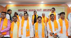 मध्य प्रदेश में नहीं थम रहा दल-बदल का सिलसिला, 100 से ज्यादा कांग्रेसियों ने ली BJP की सदस्यता