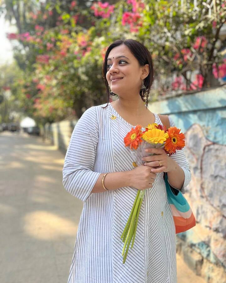'सुख कळले'च्या माध्यमातून सागर आणि माझी जोडी पहिल्यांदाच प्रेक्षकांच्या भेटीला येणार आहे. त्याच्यासोबत काम करताना नक्कीच खूप मजा येत आहे.(pc:spruhavarad/ig)
