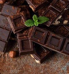 डार्क चॉकलेट से बनाएं ये स्वादिष्ट स्वीट डिजर्ट्स