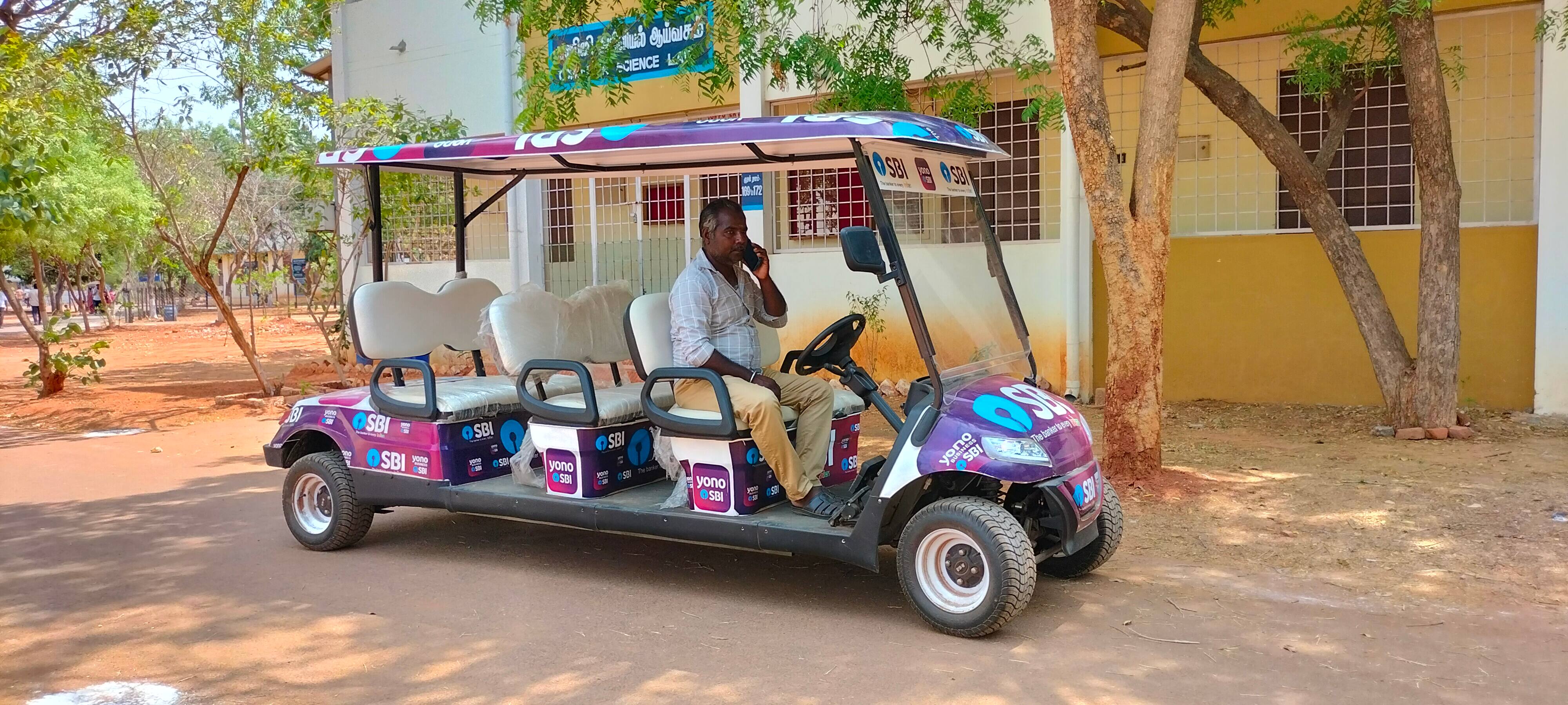 பசுமை வாக்குச்சாவடி மையம்; வியப்புடன் வந்து வாக்குகளை பதிவு செய்த தஞ்சை மக்கள்