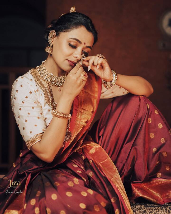 त्याचप्रमाणे प्रार्थनाने वर्षभरापूर्वी मुंबई सोडली त्यावरही प्रार्थना या मुलाखतीमध्ये व्यक्त झाली आहे. सध्या तिच्या या वक्तव्याची सगळीकडे चर्चा सुरु असल्याचं पाहायला मिळतंय.