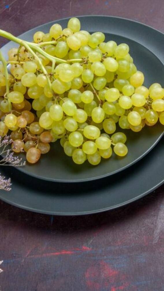 आरोग्यदायी गुणधर्मांचा खजिना द्राक्षं!