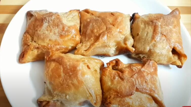 bakery style wheat egg pups procedure Wheat Egg Pups: வீட்டிலே பேக்கரி ஸ்டைலில் முட்டை பப்ஸ் செய்யனுமா? இதோ பாருங்க