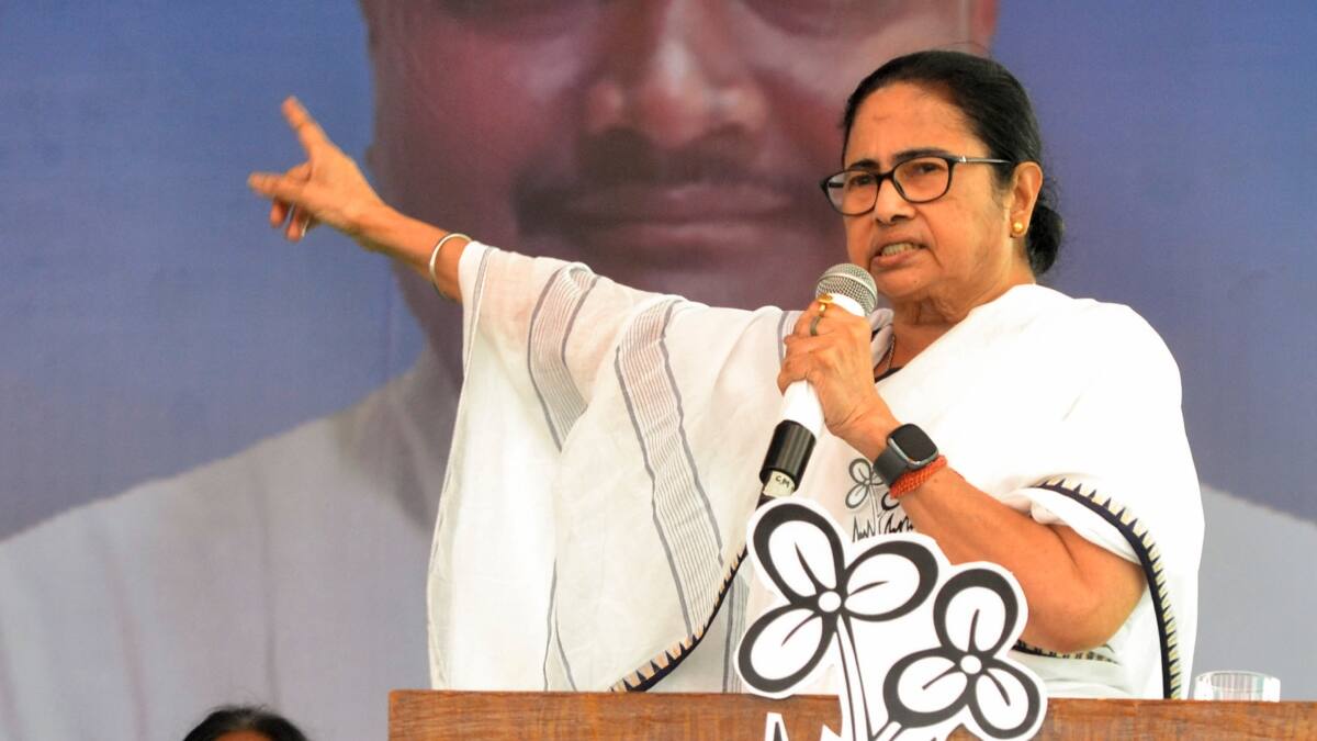 बंगाल में 25 हजार शिक्षकों का क्या होगा भविष्य? जानें फैसले का चुनाव से पहले ममता सरकार पर क्या पड़ेगा असर