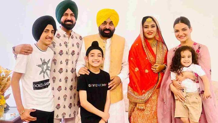 ਦੱਸ ਦੇਈਏ ਕਿ ਗਿੱਪੀ ਗਰੇਵਾਲ ਦੀ ਇੰਸਟਾਗ੍ਰਾਮ ਪੋਸਟ ਤੋਂ ਇਹ ਸਾਫ ਹੋ ਚੁੱਕਿਆ ਹੈ ਕਿ ਉਹ ਮੁੱਖ ਮੰਤਰੀ ਦੀ ਧੀ ਦੇ ਜਨਮ ਦੀ ਖੁਸ਼ੀ ਵਿੱਚ ਉਨ੍ਹਾਂ ਨੂੰ ਵਧਾਈਆਂ ਦੇਣ ਪੁੱਜੇ ਹਨ। ਇਸ ਦੌਰਾਨ ਪੰਜਾਬੀ ਗਾਇਕ ਦੀ ਪਤਨੀ ਰਵਨੀਤ ਗਰੇਵਾਲ ਸਣੇ ਉਨ੍ਹਾਂ ਦਾ ਛੋਟਾ ਬੇਟਾ ਗੁਰਬਾਜ਼ ਅਤੇ ਸ਼ਿੰਦਾ ਵੀ ਨਜ਼ਰ ਆਇਆ।