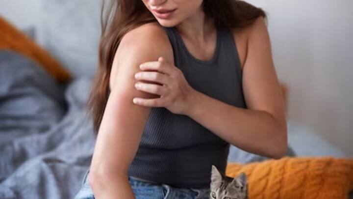 आसान भाषा में कहें तो मलेरिया छोटे बच्चों, गर्भवती महिलाओं और कम रोगप्रतिरोधी क्षमता वाले लोगों के लिए प्राणघातक साबित होता है. डब्ल्यूएचओ के मुताबिक अफ्रीका में मलेरिया से होने वाली मौतों में 80 फीसदी 5 साल से कम उम्र के बच्चों की होती है. इसके अलावा मच्छर डेंगू, चिकनगुनिया, जीका वायरस और फाइलेरिया जैसी खतरनाक बीमारियों को भी फैलाते हैं.