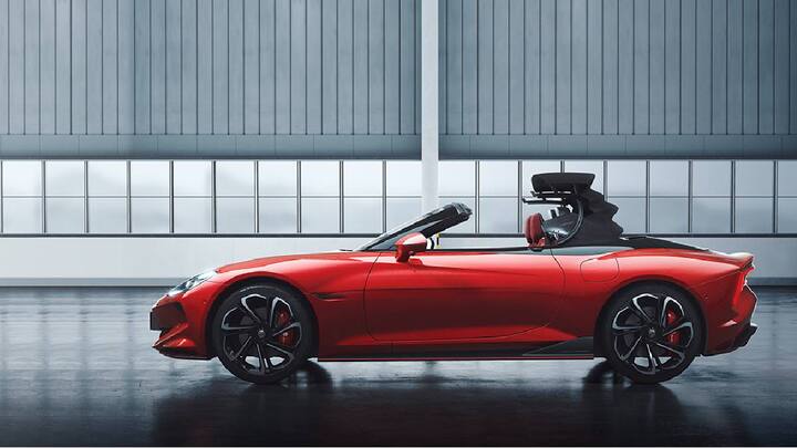 ਬੈਟਰੀ ਪੈਕ ਅਤੇ ਪ੍ਰਦਰਸ਼ਨ: ਸਾਈਬਰਸਟਾਰ ਦੋ ਬੈਟਰੀ ਪੈਕ ਅਤੇ ਮੋਟਰ ਵਿਕਲਪਾਂ ਦੇ ਨਾਲ ਉਪਲਬਧ ਹੋਵੇਗਾ। ਐਂਟਰੀ-ਲੈਵਲ ਮਾਡਲ ਨੂੰ 64kWh ਬੈਟਰੀ ਪੈਕ ਦੇ ਨਾਲ ਇੱਕ ਸਿੰਗਲ 308 hp ਰਿਅਰ ਐਕਸਲ-ਮਾਊਂਟਿਡ ਇਲੈਕਟ੍ਰਿਕ ਮੋਟਰ ਮਿਲਦੀ ਹੈ, ਜਿਸਦੀ ਦਾਅਵਾ ਕੀਤੀ ਗਈ ਸੀਮਾ 520 ਕਿਲੋਮੀਟਰ ਹੈ।