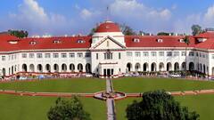 हाईकोर्ट के फैसले के बाद बिहार में सैकड़ों शिक्षकों की नौकरी पर लटकी तलवार, जानें पूरा मामला