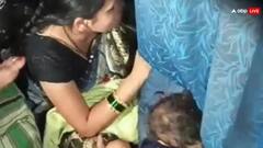 'रेल मंत्री जी कुछ करिए', शख्स ने शेयर किया AC कोच में बेटिकट यात्रियों की भीड़ का वीडियो, रेलवे ने दिया ये जवाब