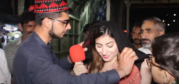 Viral Video of Pakistan Female YouTuber angry over covering her head in live show video goes viral Viral Video of Pakistan : लाइव शो में सिर ढंकने पर भड़की पाकिस्तानी महिला यूट्यूबर, वीडियो वायरल